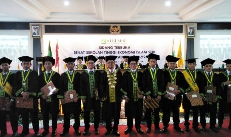 Suasana wisuda ke-12 STEI SEBI di Depok, Sabtu (18/11).