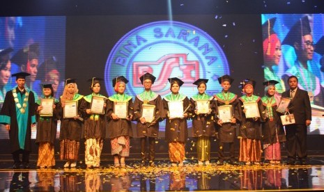 Suasana wisuda ke-43 BSI.