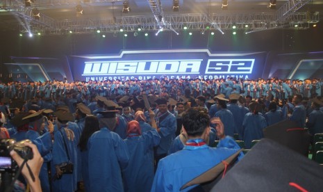 Suasana wisuda ke-52 UBSI.