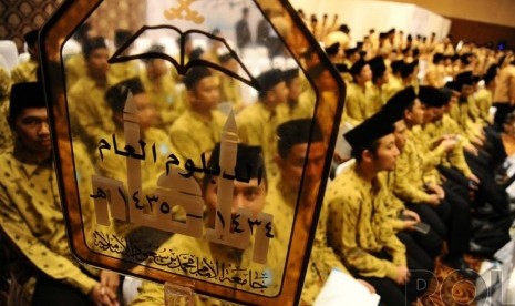  Suasana wisuda mahasiswa dari Lembaga Ilmu Pengetahuan Islam & Arab di Indonesia (LIPIA), Jakarta, Kamis (18/12).  (Republika/ Tahta Aidilla)