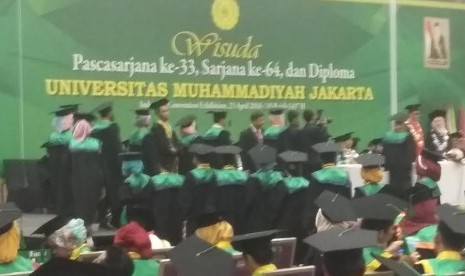 suasana wisuda pascasarjana ke-33, sarjana ke-64 dan diploma Universitas Muhammadiyah Jakarta (UMJ)