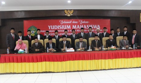 Suasana wisuda Program Pascasarjana UIN Ar-Raniry, Banda Aceh, Selasa (20/2).