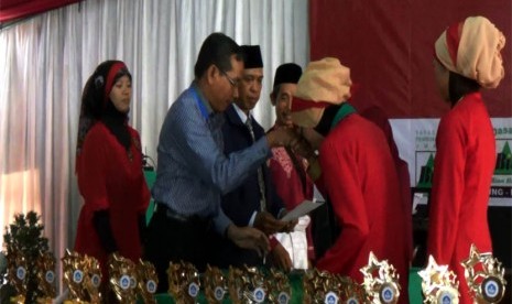 Suasana wisuda SDT Bina Ilmu Parung 