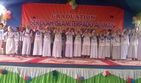 Suasana wisuda Sekolah Al-Iman, Sabtu (13/6)