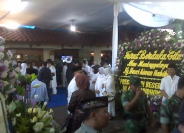 Suasana di rumah duka Ainun Habibie