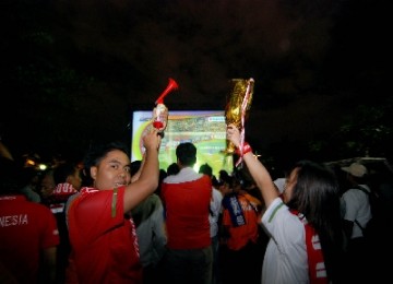 Suasana nonton bareng di Taman Menteng, Jakarta