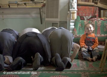 Suasana shalat Dhuhur di masjid Urumqi