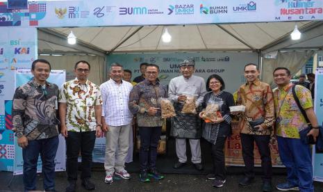 Sub Holding Perkebunan PTPN III (Persero), PT Perkebunan Nusantara IV PalmCo bersama BUMN memberikan stimulus kepada ratusan pelaku Usaha Mikro Kecil dan Menengah di Sumatera Utara Nasional dengan menggelar Bazaar Jelajah Kuliner Nusantara di Medan.