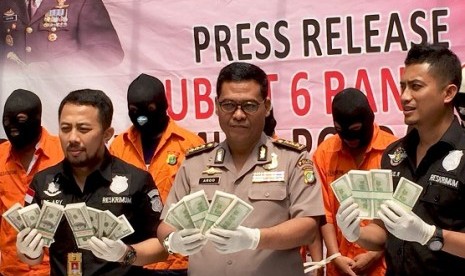 Subdit 6 Ranmor Ditreskrimum Polda Metro Jaya mengungkap pengedar uang palsu, Kamis (1/2) dengan niliai mencapai Rp 3,9 Miliar 