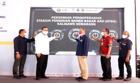 Subholding Gas PT PGN Tbk, Pertamina secara resmi mengoperasikan SPBG Kaligawe, Semarang, Jawa Tengah. SPBG tersebut berkapasitas 1 MMSCFD atau setara dengan 30 ribu liter premium per hari (lsp). Pengoperasian diresmikan oleh Direktur Jenderal Minyak dan Gas Kementerian ESDM, Tutuka Ariadji didampingi oleh Direktur  Sekda Kota Semarang, Iswar Aminuddin, Direktur Strategi, Portofolio, dan Pengembangan Usaha (SPPU) Pertamina Iman Rachman, dan Direktur Utama PT PGN Tbk, M. Haryo Yunianto.