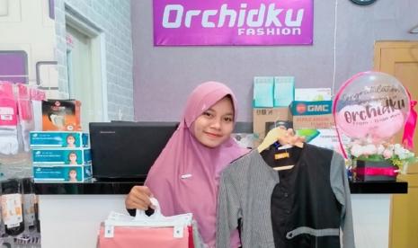 Sudah banyak mahasiswa Universitas BSI yang menjadi pengusaha sebelum wisuda. Salah satunya adalah mahasiswa aktif Universitas BSI kampus Tengal dari prodi Sistem Informas, yakni Wafiq Azizah, selaku owner dari Orchidku Fashion.