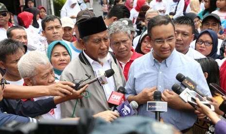 Sudjono yang merupakan guru BK sewaktu Anies masih duduk di SMP  Yogyakarta i