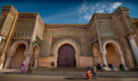 Sudut kota Meknes, Maroko.