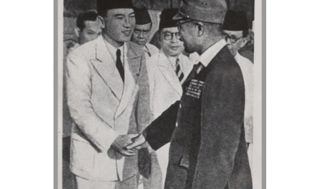 Sukarni bertemu dengan Laksamana Tojo padan1Juki 1943. 