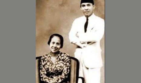 Sukarno bersama Inggit Garnasih