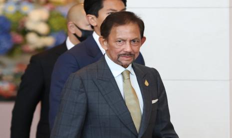 Sultan Hassanal Bolkiah dari Brunei tiba untuk menghadiri Pertemuan Pemimpin Ekonomi APEC selama Kerjasama Ekonomi Asia-Pasifik, KTT APEC, Sabtu, 19 November 2022, di Bangkok, Thailand.