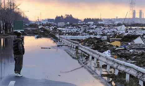 sunami yang melanda Jepang di tahun 2011. 