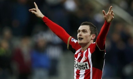 Sunderland's Adam Johnson celebrates after scoring a goal against Newcastle during their English Premier League soccer match at St James' Park in Newcastle, northern England December 21, 2014.