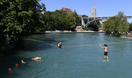 Sungai Aare di Swiss. Dubes Indonesia untuk Swiss sebut pencarian Eril Ridwan Kamil mulai gunakan teropong bawah laut.