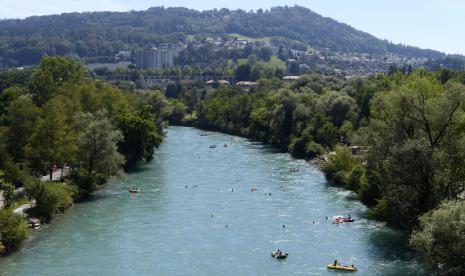 Sungai Aare di Swiss. Kepolisian Bern, Swiss, menyatakan sejumlah komunitas di Sungai Aare, dilibatkan dalam proses pencarian Emmeril Kahn Mumtadz atau Eril, putra sulung Gubernur Jawa Barat Ridwan Kamil