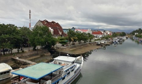 Sungai Batang Arau dipotret dari atas Jembatan Siti Nurbaya. Wilayah ini menjadi cikal bakal lahirnya Kota Padang Modern.