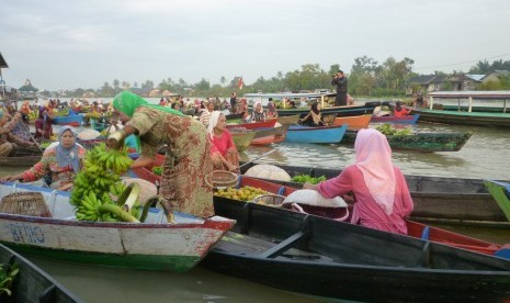 Sungai terapung di Banjarmasin.