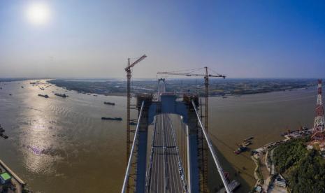 Sungai Yangtze. China mengambil tindakan darurat untuk mengatasi kekeringan di lembah sungai Yangtze. 