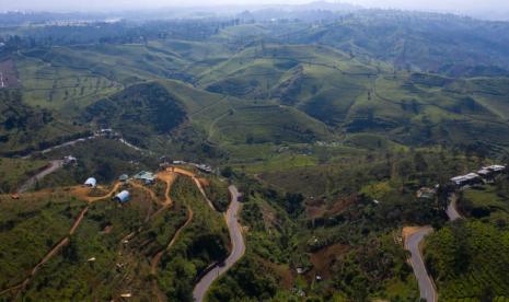 Sunrise Cukul Point menjadi primadona wisata yang baru di kawasan Pangalengan, Kabupaten Bandung.