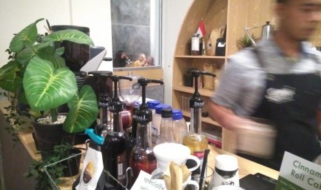 Sunyi Coffee & House of Hope, kafe kopi yang mempekerjakan orang dengan keterbatasan dalam bicara dan mendengar atau yang biasa disebut teman tuli di Jalan  RS Fatmawati Raya,  Cilandak, Jakarta Selatan, Kamis (20/6).