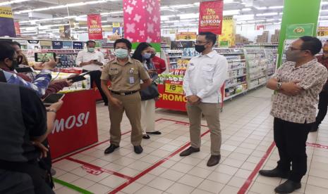 Super market Giant di Depok