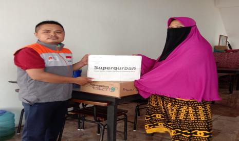 Superqurban menjadi salah satu produk inovasi Rumah Zakat dalam program optimalisasi pelaksanaan Ibadah Qurban dengan mengolah dan mengemas daging Qurban menjadi Kornet dan Rendang. Produk Superqurban mampu menjawab permasalahan pendistribusian daging Qurban sampai ke daerah-daerah pelosok dan terdepan di Nusantara. Superqurban pun bisa menjadi alternatif dalam pemenuhan gizi masyarakat.