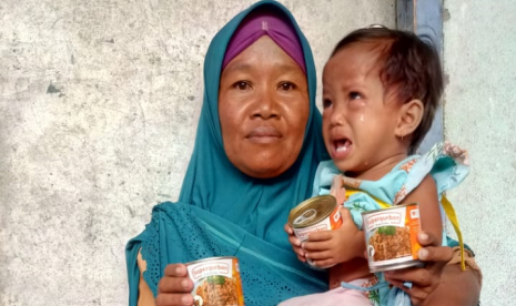 Superqurban Rumah Zakat. Balita di Suralaga, Lombok Timur mendapat bantuan Superqurban untuk perbaikan gizi.