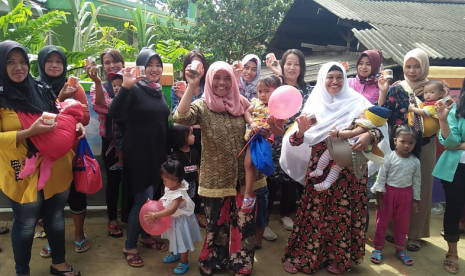 Superqurban Rumah Zakat. Rumah Zakat menyalurkan bantuan kornet Superqurban untuk warga Desa Berdaya Cibugel.