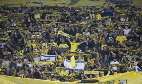 Suporter Beitar Jerusalem. Klub tersebut dikenal karena sikap suporternya yang rasialis terhadap warga Palestina. Ilustrasi.