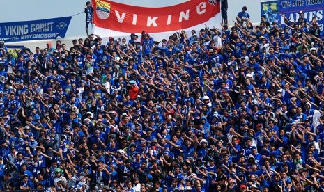 Suporter Persib atau bobotoh di Stadion Jalak Harupat Kabupaten Bandung.