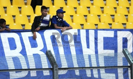 Suporter Persib atau bobotoh di Stadion Jalak Harupat Kabupaten Bandung.