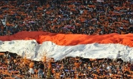 Suporter Persija Jakarta, The Jakmania, saat mendukung tim kesayangan mereka.