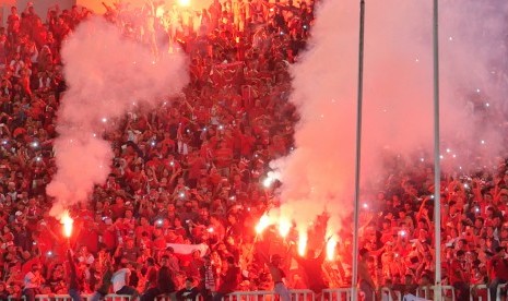 Suporter Timnas Indonesia di stadion Pakansari Cibinong, Bogor