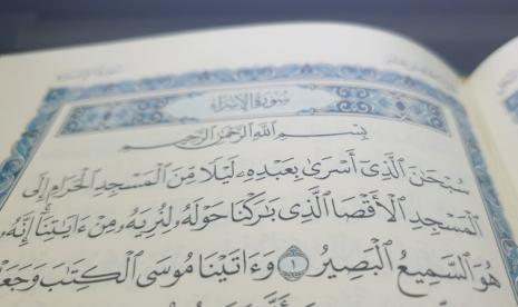 Surat Al Isra. Surat Al Isra memuat tentang peristiwa Isra Miraj Rasulullah SAW  