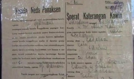 Surat nikah Soekarno dengan Inggit Garnasih. Dokumen resmi surat pernikahan dan perceraian Presiden pertama Indonesia, Soekarno dengan Inggit Garnasih dijual di salah satu akun Instagram.