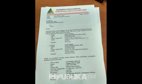 Surat Penangguhan Penahanan yang akan diserahkan Fokal IMM kepada Kapolda Metro Jaya, Irjen Pol Mochamad Iriawan, di Dirkrimum Polda Metro Jaya, Jakarta Selatan, Selasa (4/4). 