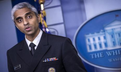 Surgeon General AS Vivek Murthy mengumumkan seluruh anggota keluarganya positif Covid-19.