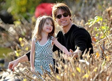 Suri kecil dan Tom Cruise