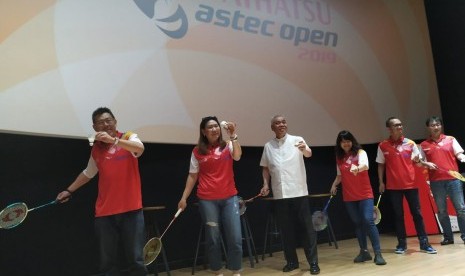 Susy Susanti (dua kiri), Alex Tirta (tiga kiri) saat jumpa pers Daihatsu Astec Open 2019, Kamis (7/11) di Jakarta. 