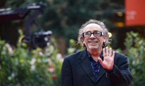 Sutradara asal AS, Tim Burton, saat menghadiri Rome International Film Festival, di Roma, Italia, 23 October 2021. Burton terkenal sebagai sutradara banyak film laris, mulai dari Edward Scissorhands hingga Batman Returns. 