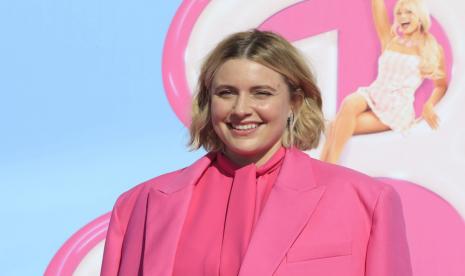 Sutradara film Barbie, Greta Gerwig. Gerwig memecahkan rekor sebagai sutradara wanita pertama yang filmnya menghasilkan pendapatan 1 miliar dolar AS.