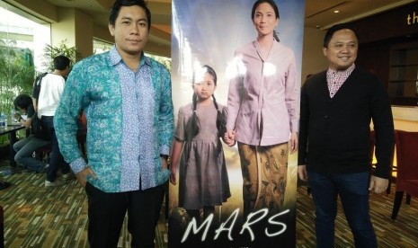 Sutradara film MARS, Sahrul Gibran (kiri) dan Andy Shafik produser (kanan). Keduanya mengatakan MARS jadi film Indonesia pertama yang syuting di Sheldonian Theatre, Oxford University, London, Inggris