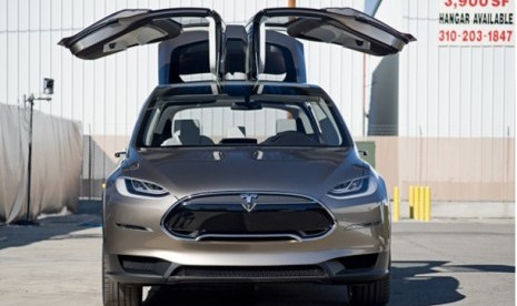 SUV Tesla Model X.