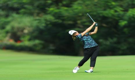 Suvichaya Vinijchitham masih memimpin klasemen sementara Mandiri Pondok Indah International Junior Golf Championship pada hari kedua penyelenggaraan di Pondok Indah Golf Course, Jakarta, Rabu (14/12/2022). Pegolf putri asal Thailand ini mencetak 70 pukulan atau 2 di bawah par, dengan demikian ia mengumpulkan total pukulan 142 atau 2 di bawah par di hari kedua pertandingan.