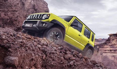 Suzuki Jimny 5 Pintu. Suzuki akan terus mengusahakan untuk bisa memproduksi Suzuki Jimny lima pintu secara lokal.